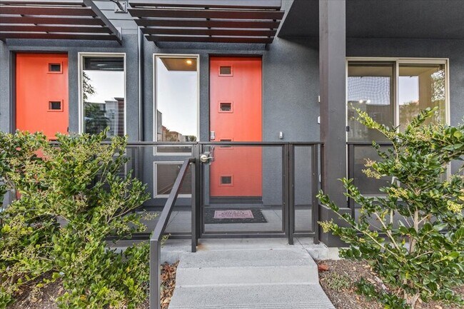 Building Photo - 147 Placemark