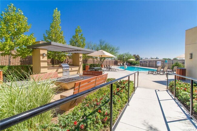Foto del edificio - 741 Sawyer Pl