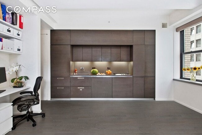 Building Photo - 18-20 Pine St