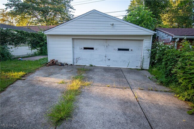 Building Photo - 14014 Emery Ave