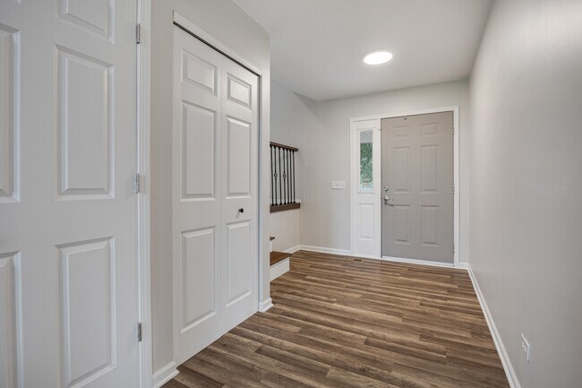 Foto del edificio - 615 Chester Ct E