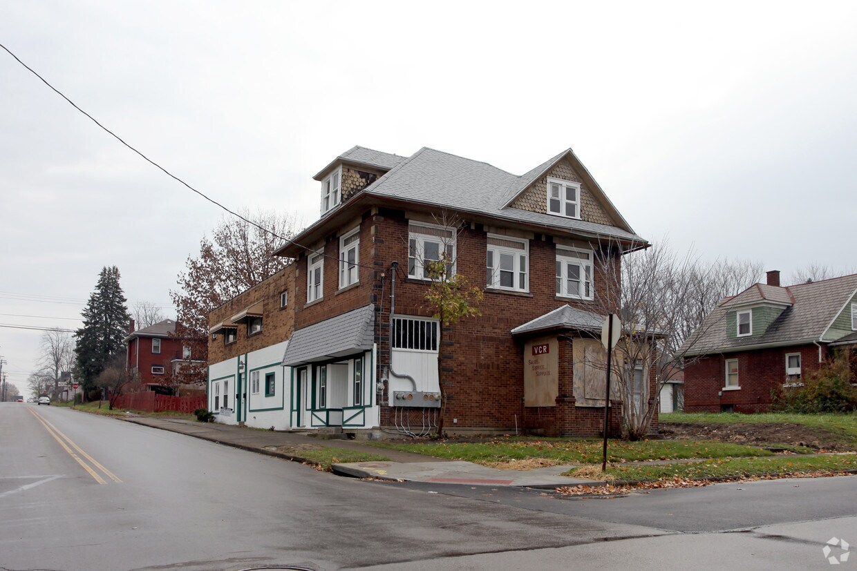 631 S Oakland Ave, Sharon, PA 16146 Apartments in Sharon, PA