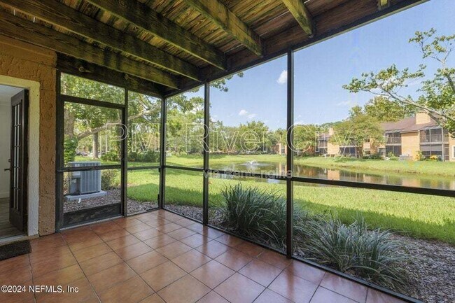 Foto del edificio - 908 Shoreline Cir