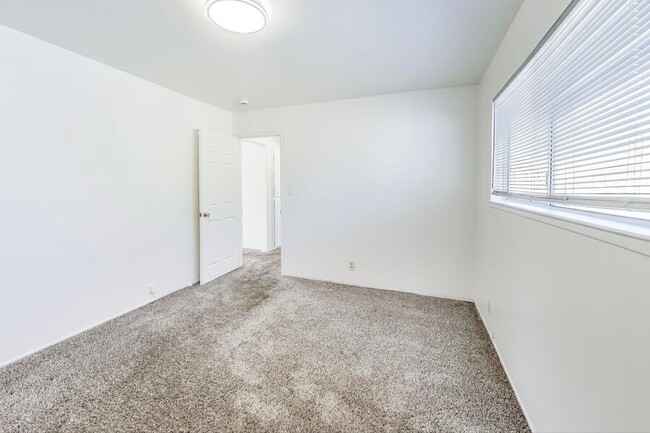 Building Photo - Spacious 2 Bed 1 Bath in San Leandro!