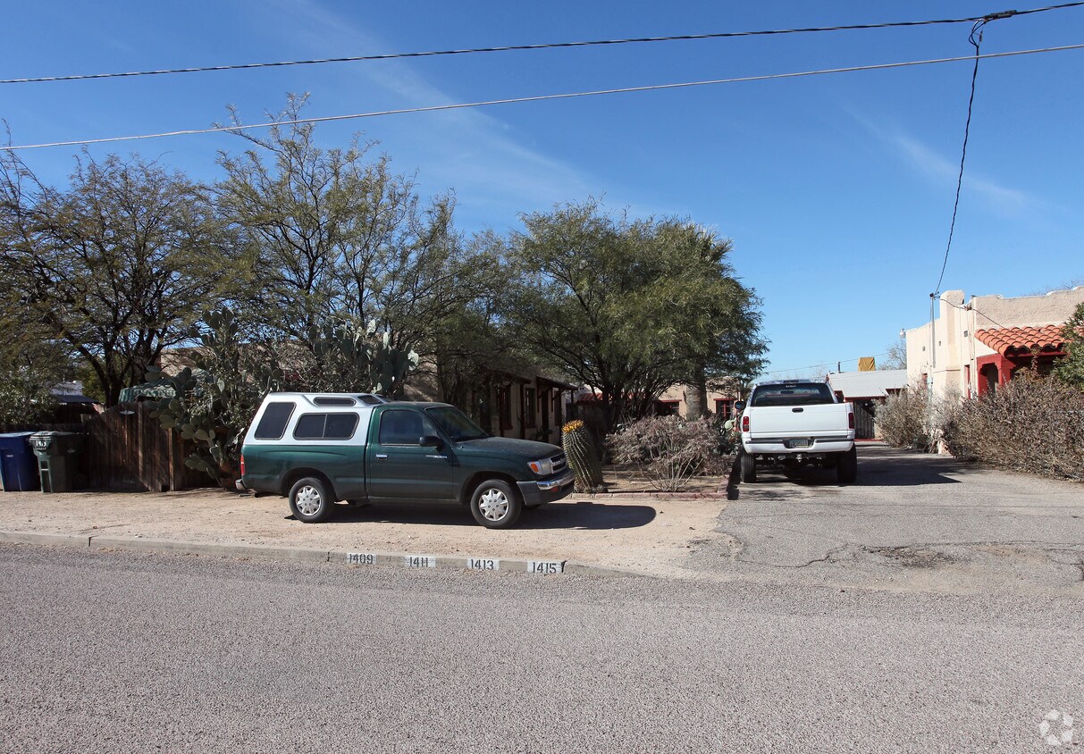 Primary Photo - 1409-1427 N Camilla Blvd