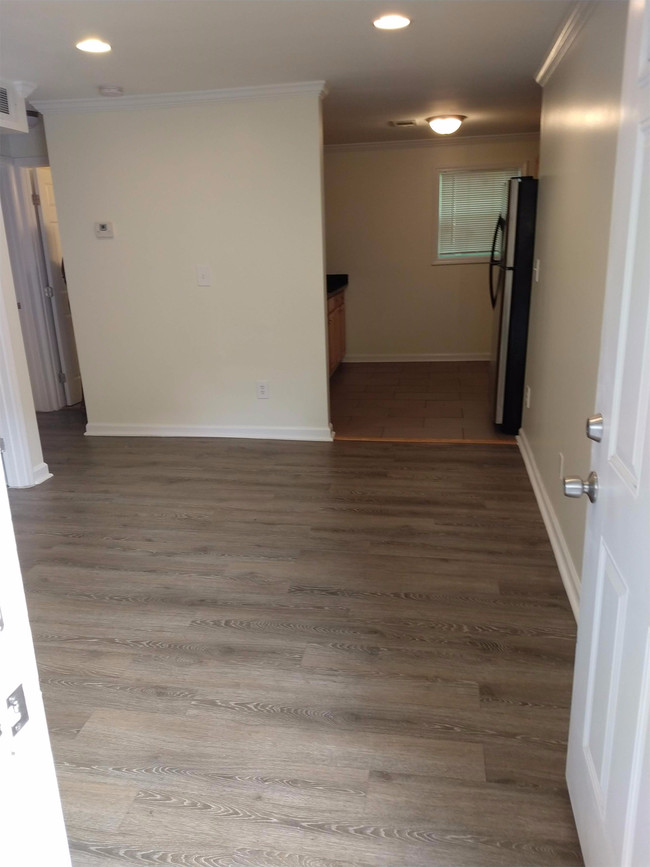 Foto del edificio - 687 Dalvigney St NW