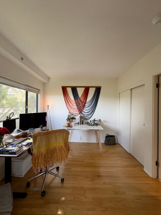 Foto del edificio - 8968 Crescent Dr