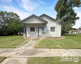 Building Photo - 908 Stilwell Blvd