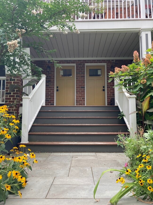 Entrance - 7006 Boyer St