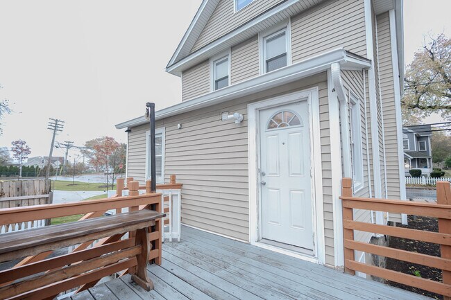 Building Photo - 11 Burritt Ave