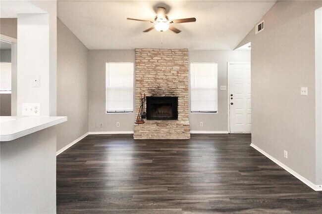 Building Photo - 12414 Deer Falls Dr