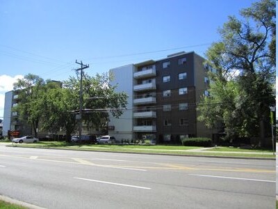 Photo du bâtiment - 67 & 70 Parkwoods Village Dr