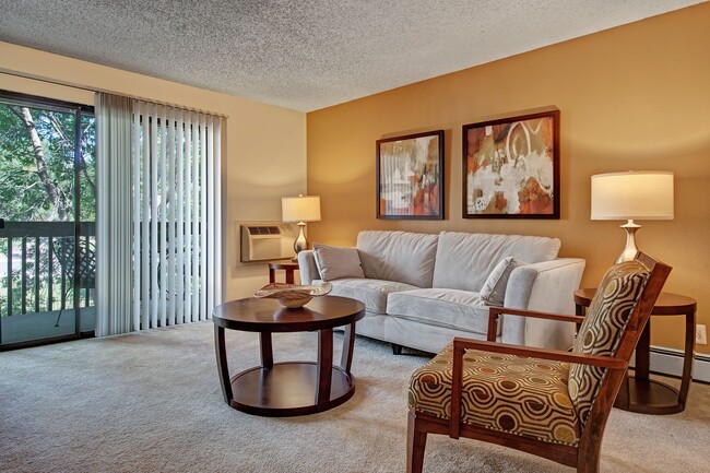 Eagle Ridge Living Room & Balcony Entrance - Eagle Ridge