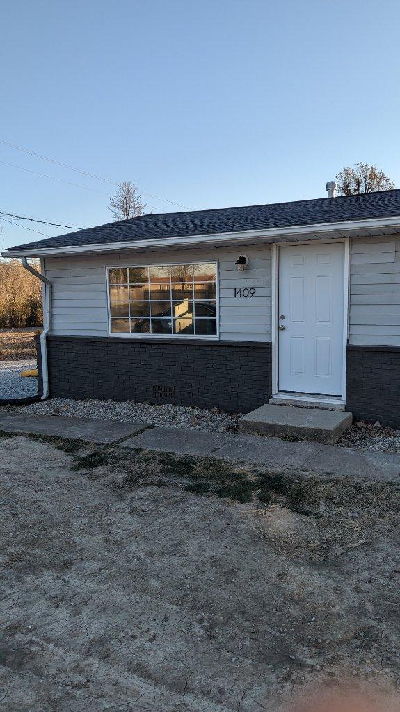 Building Photo - 1411 West Dr