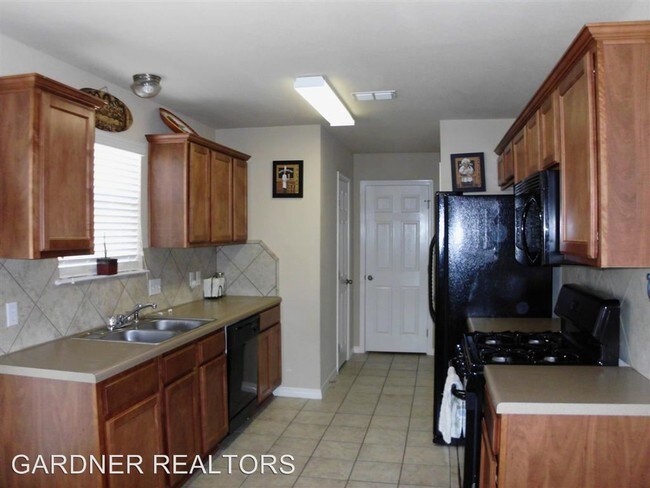 Building Photo - 10256 English Manor Dr