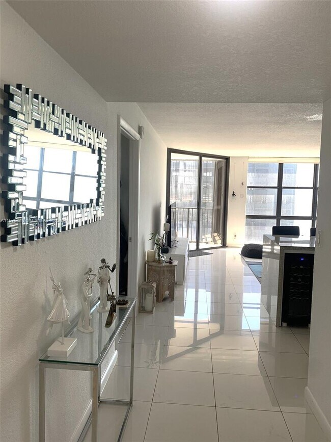 Building Photo - 1865 Brickell Ave