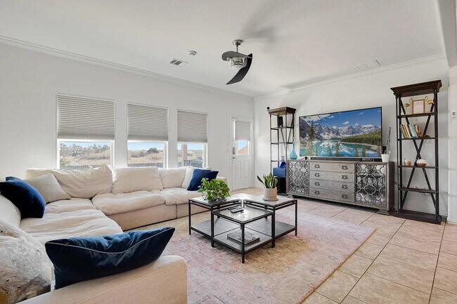 Foto del edificio - Room in House on Rancho Verde Dr