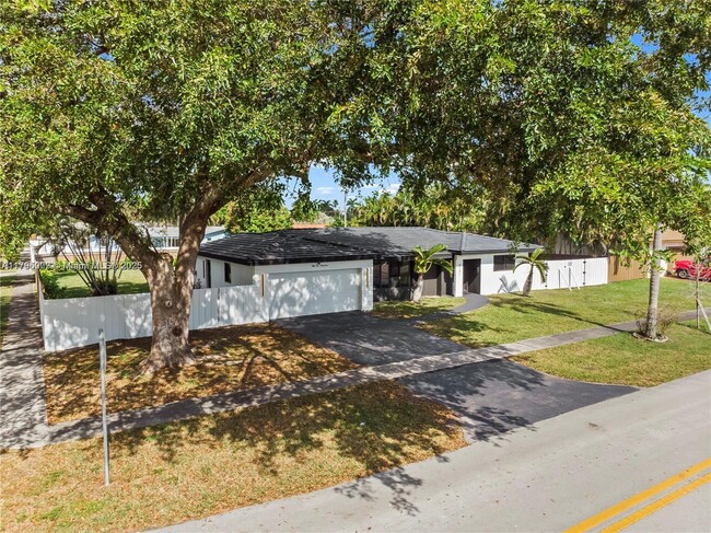 Foto del edificio - 5131 Monroe St