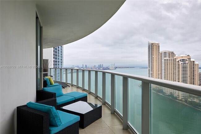 Foto del edificio - 300 S Biscayne Blvd