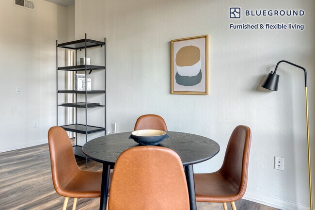 Foto del edificio - 11601 Century Oaks Terrace