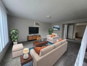 Building Photo - 110 NE Atkinson Ct