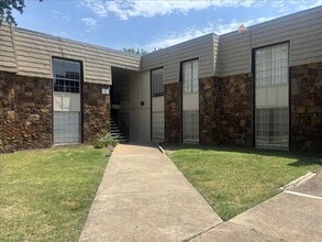 Building Photo - 6717 S Richmond Ave