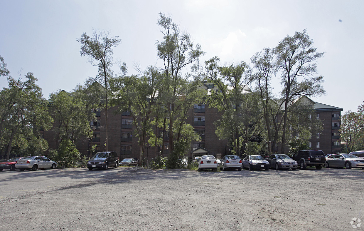 Photo du bâtiment - Essex Place Apartments