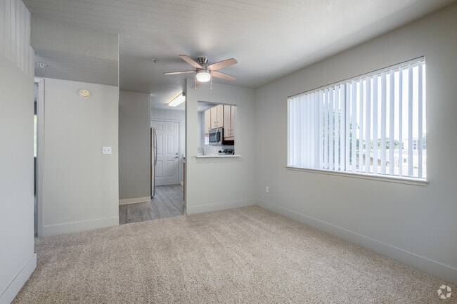 2BR, 2BA - 1084SF - Dining Room - Octave