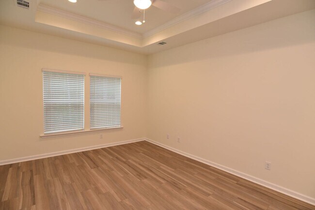 Foto del edificio - Charming Town Home Available