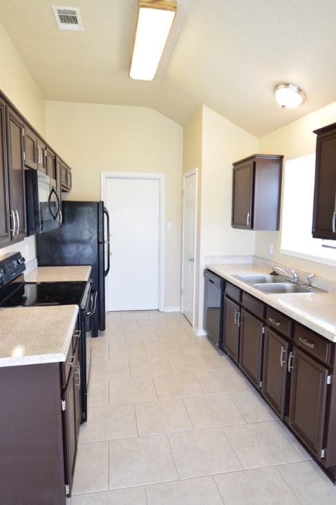 Building Photo - 2210 Waterfall Dr
