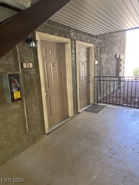 Foto del edificio - 4981 River Glen Dr