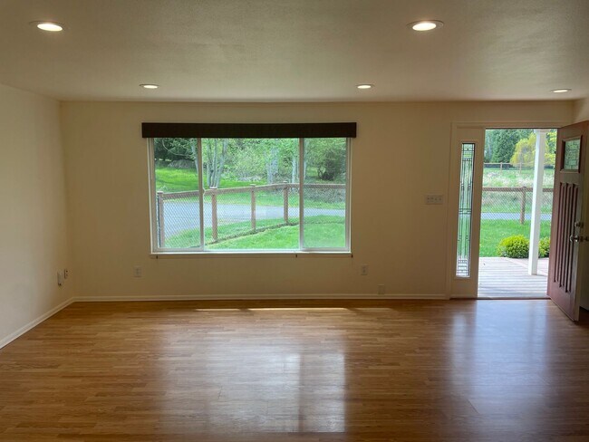 Foto del edificio - Private Langley Home Only Minutes From Downtown!