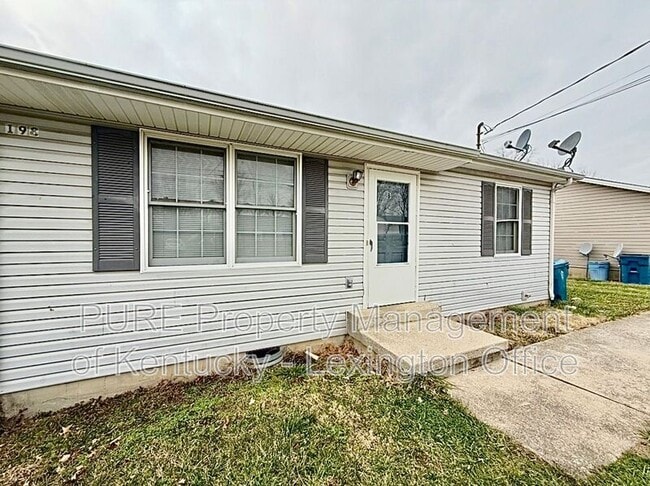 Building Photo - 198 Daisy St