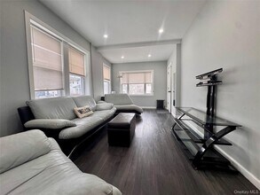 Building Photo - 645 E Beech St