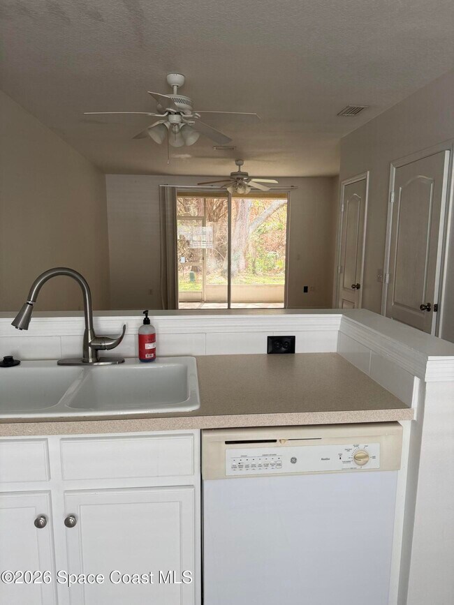 Foto del edificio - 1361 Hampton Park Ln