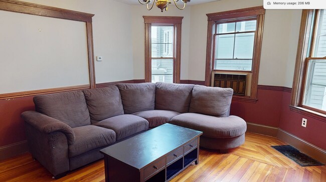 Building Photo - 6/1/26 Tufts area renovated 4BR apartment,...