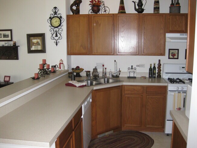 Foto del edificio - 623 Fox Ridge Dr