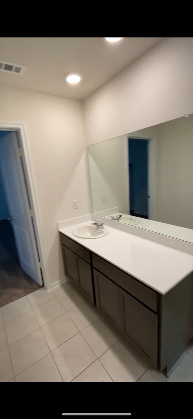 Foto del edificio - 2202 Nightgrove Cir