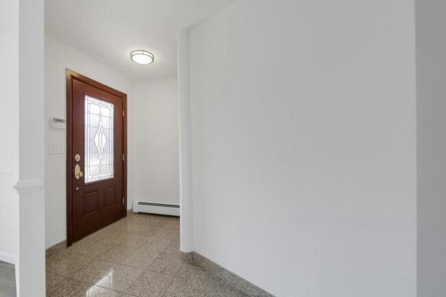 Building Photo - 2413 Hammett Ave
