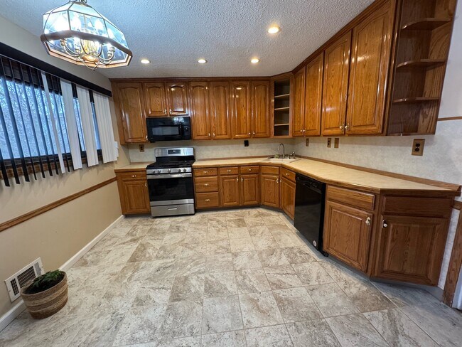 Foto del edificio - 713 E Brookside Ln