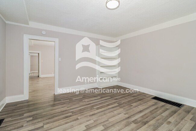 Foto del edificio - 2340 Elmo Ave