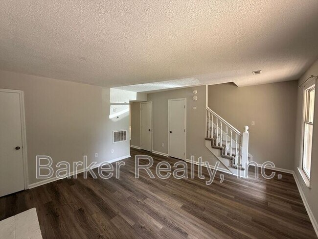 Foto del edificio - 101 Greengate Ct