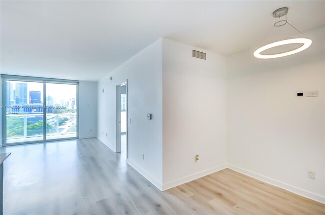 Foto del edificio - 4250 Biscayne Blvd