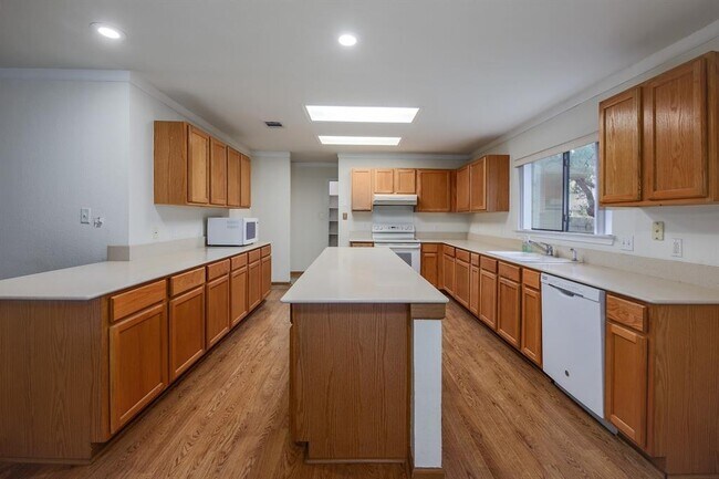 Building Photo - 1500 Somerset Canyon Ln