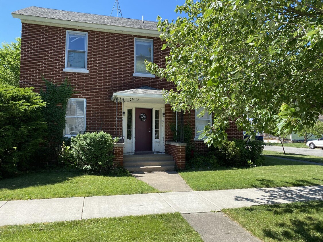 Primary Photo - 1201 Maple Ave