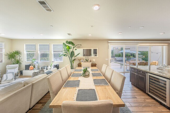 Foto del edificio - Stunning 5BR/5BA Luxury Rental in Irvine’s Great Park