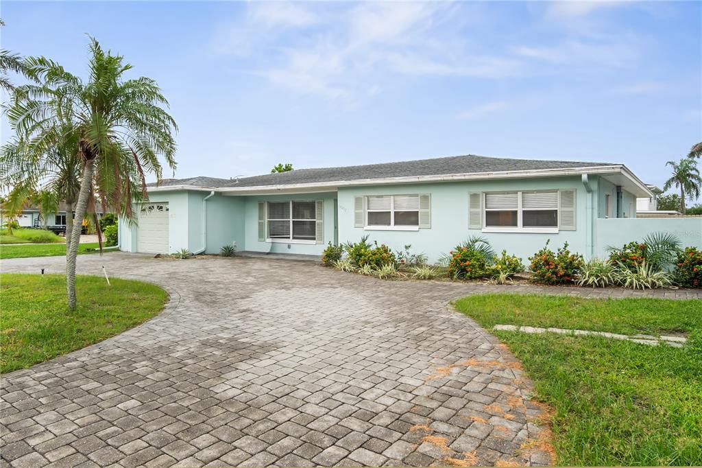 Foto principal - 10237 Tarpon Dr