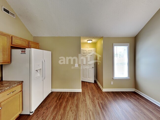 Building Photo - 1021 Stratus Dr