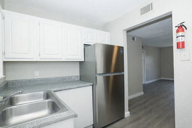 Foto del edificio - Charming 2-Bed Oasis with Modern Comforts in Atlanta's Heart!