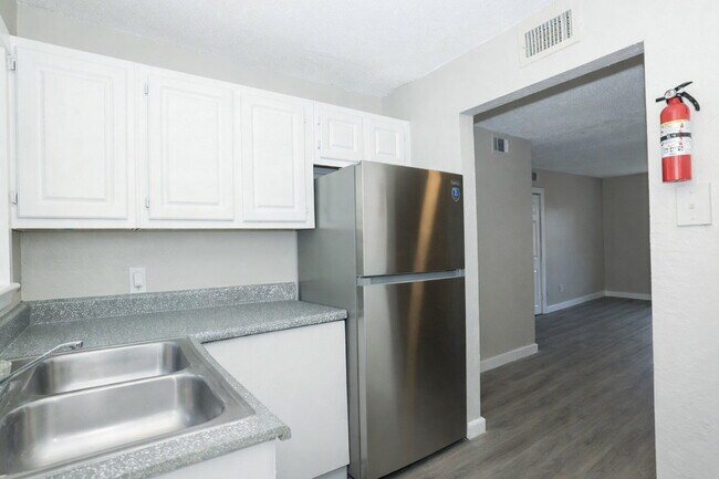Foto del edificio - Limited-Time Offer: Move In by June 15, 2026 & Get Your 3rd Month FREE!